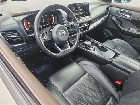 Used 2021 Nissan Rogue Platinum image 6