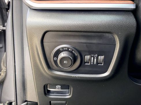 Used 2022 Jeep Grand Cherokee L Summit w/ Advanced Protech Group IV AWD/4WD image 33