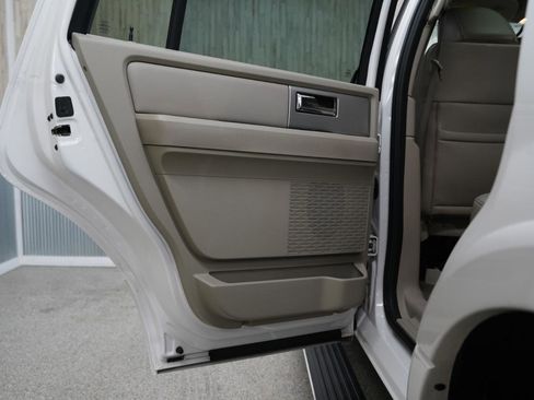 Used 2013 Ford Expedition Limited image 33