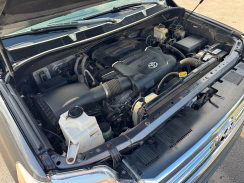 Used 2017 Toyota Tundra SR5 AWD/4WD image 24