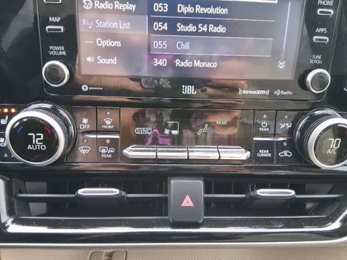 Used 2021 Toyota Highlander Limited image 31