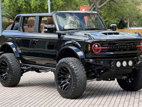 Used 2024 Ford Bronco Outer Banks image 4