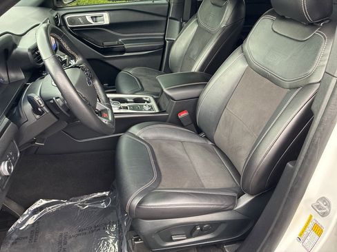 Used 2022 Ford Explorer ST w/ ST Street Pack image 17