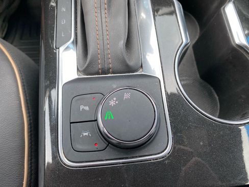 Used 2019 Chevrolet Blazer Premier w/ Sun and Wheels Package FWD image 10