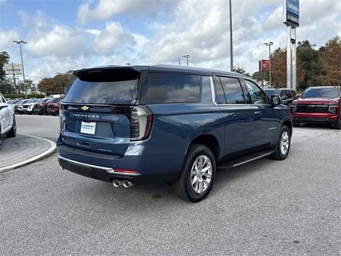 New 2026 Chevrolet Suburban Premier image 3