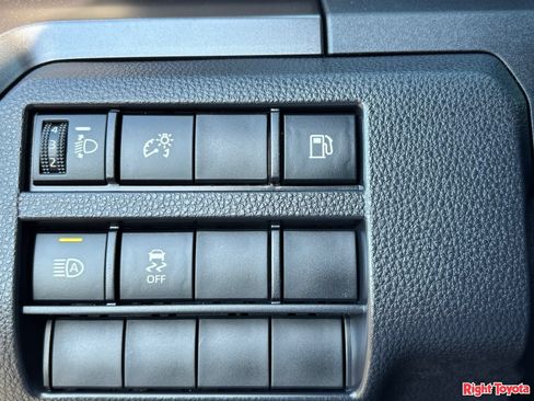 Certified 2026 Toyota 4Runner SR5 AWD/4WD image 32