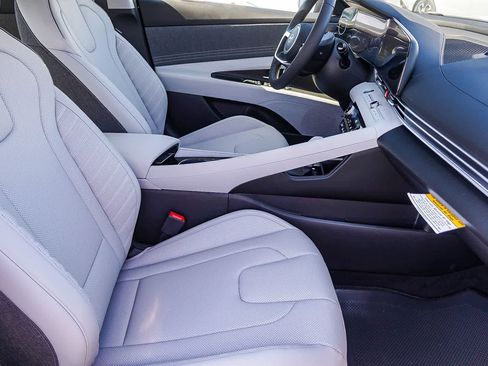 New 2025 Hyundai Elantra Limited image 21