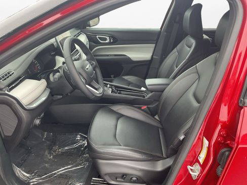 Used 2024 Jeep Compass Limited image 9