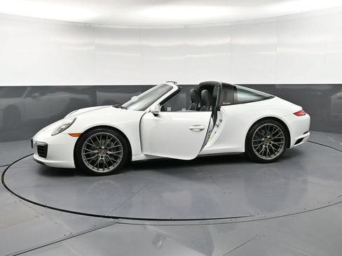 Certified 2019 Porsche 911 Targa 4 AWD/4WD image 36