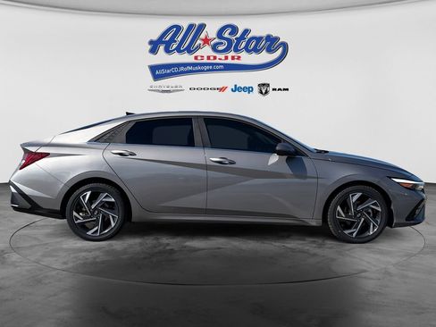 Used 2024 Hyundai Elantra Limited FWD image 4