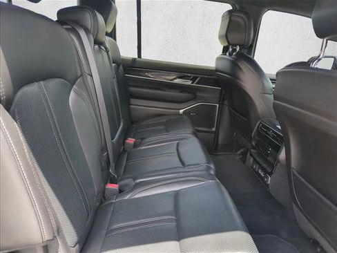 Used 2024 Jeep Wagoneer L 2WD image 18