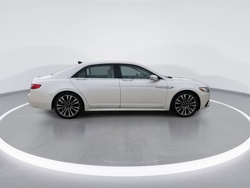 Used 2019 Lincoln Continental Select w/ Continental Climate Package image 9