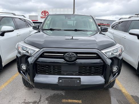 Used 2023 Toyota 4Runner SR5 Premium w/ Moonroof Package AWD/4WD image 3