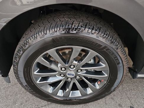 Used 2021 Ford Expedition Limited image 10