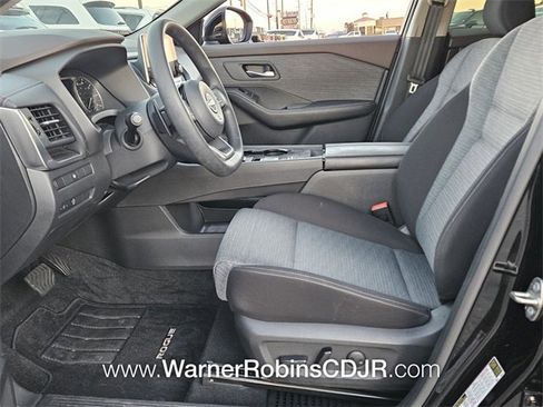 Used 2023 Nissan Rogue SV image 5