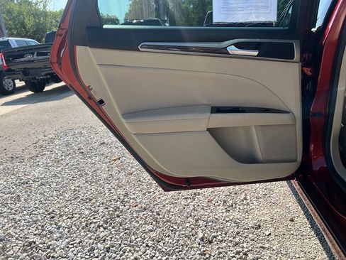 Used 2014 Ford Fusion SE w/ Equipment Group 202A FWD image 16