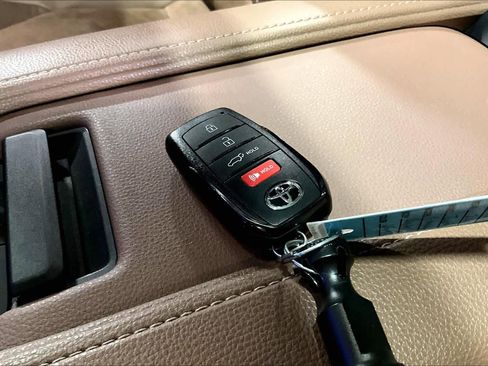 Used 2025 Toyota Grand Highlander AWD Hybrid image 14