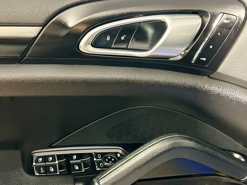 Used 2017 Porsche Cayenne S AWD/4WD image 16