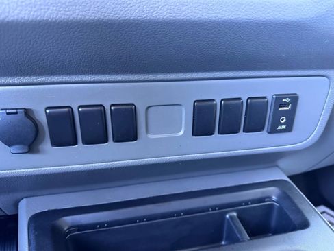 Used 2018 Nissan NV 3500 S image 27