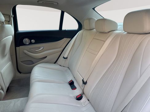 Used 2017 Mercedes-Benz E 300 4MATIC image 27
