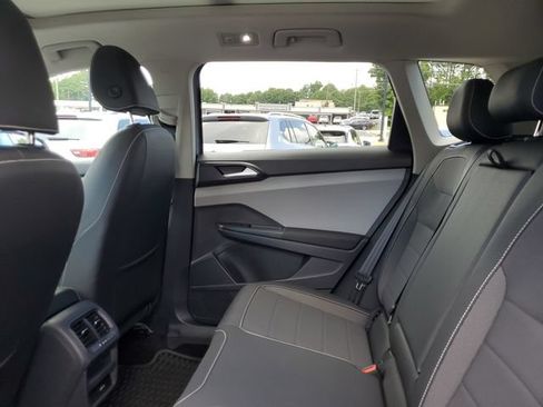Certified 2023 Volkswagen Taos SE w/ Panoramic Sunroof Package FWD image 16