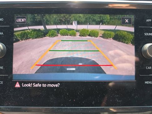 Used 2023 Volkswagen Tiguan SE R-Line FWD image 28