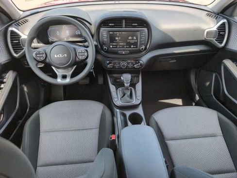 Used 2025 Kia Soul LX FWD image 28