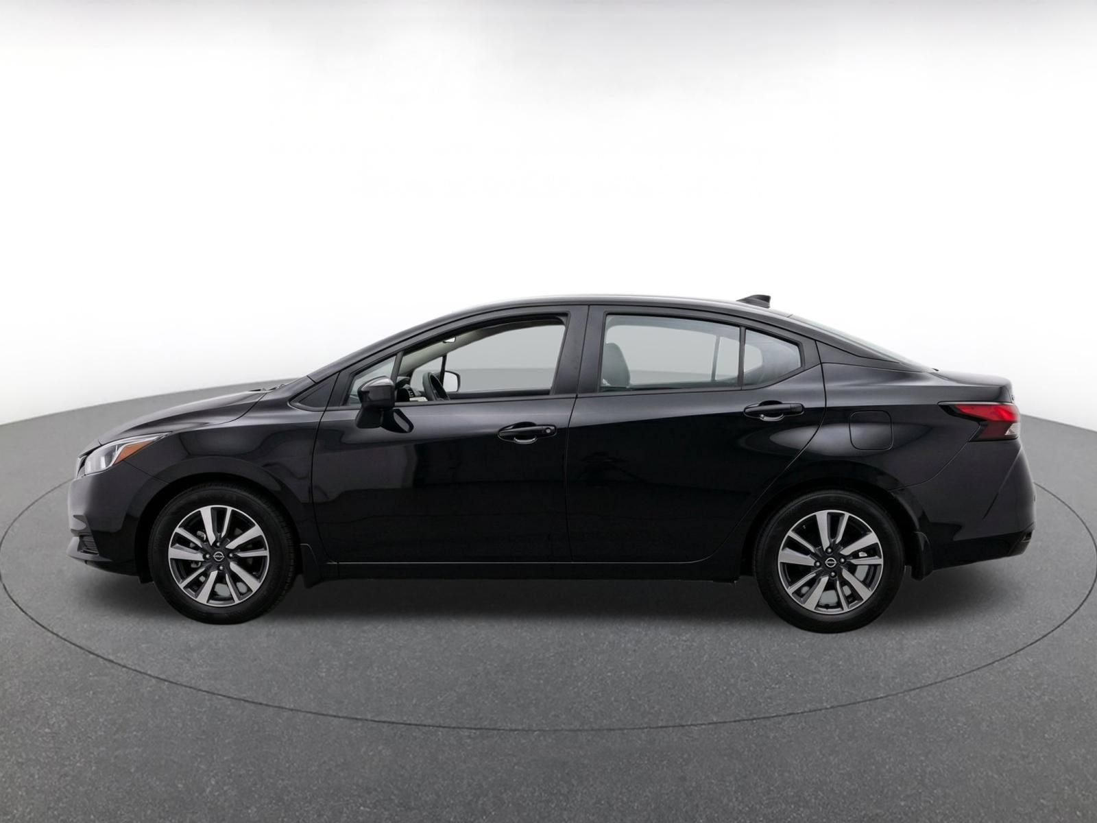 Used 2025 Nissan Versa SV FWD image 4