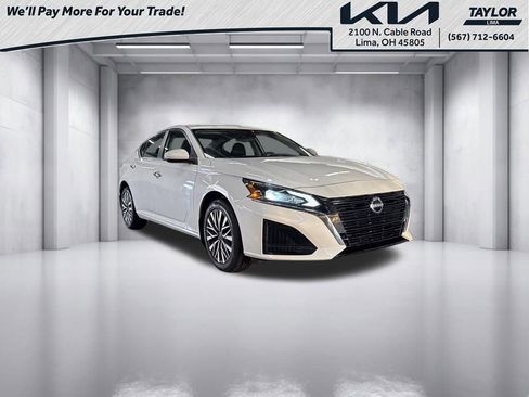 Used 2023 Nissan Altima 2.5 SV image 3