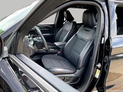 Used 2025 Ford Explorer ST-Line w/ ST-Line Street Pack AWD/4WD image 14