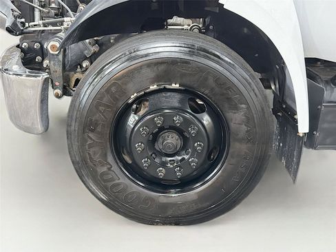 Used 2022 Ford F650 2WD Regular Cab Super Duty image 28