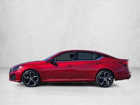 Used 2023 Nissan Altima 2.5 SR FWD image 8