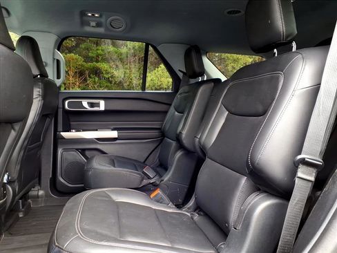 Used 2022 Ford Explorer XLT w/ Equipment Group 202A image 12