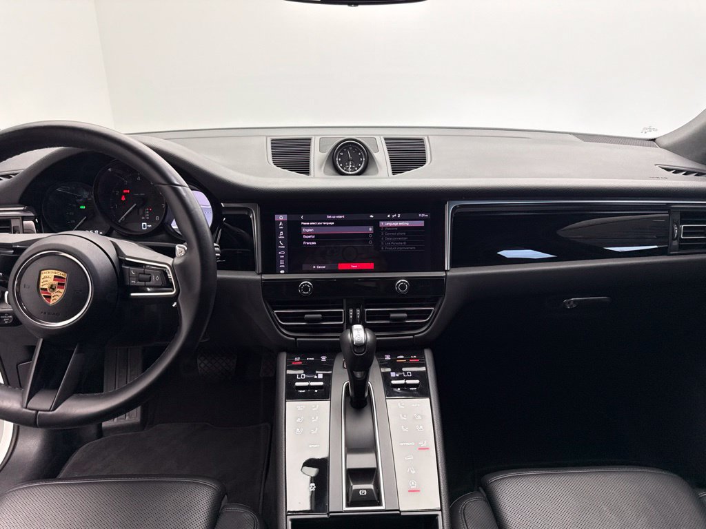 Certified 2024 Porsche Macan AWD/4WD image 28