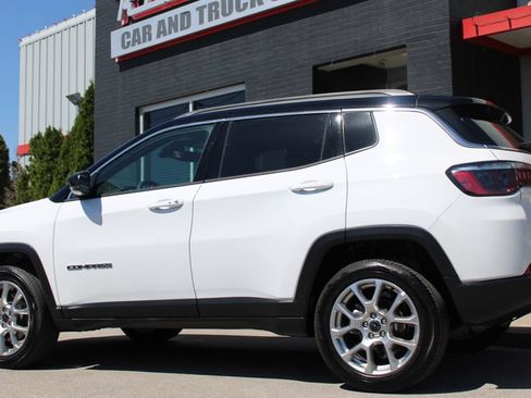 Used 2025 Jeep Compass Limited AWD/4WD image 7