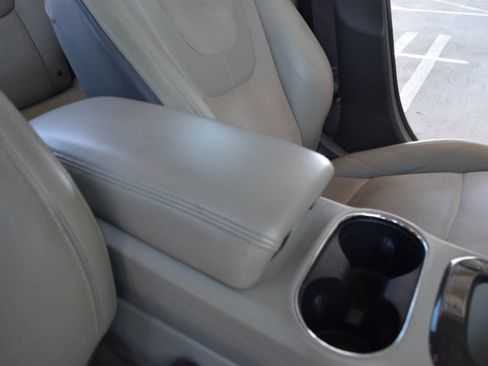 Used 2013 Chevrolet Volt Premium w/ Premium Trim Package image 18