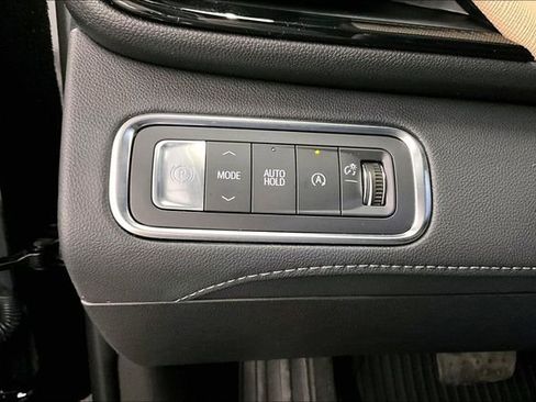 Used 2025 Buick Enclave Preferred w/ Power Package image 35