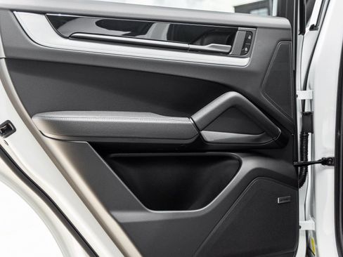 Certified 2025 Porsche Cayenne Coupe image 29