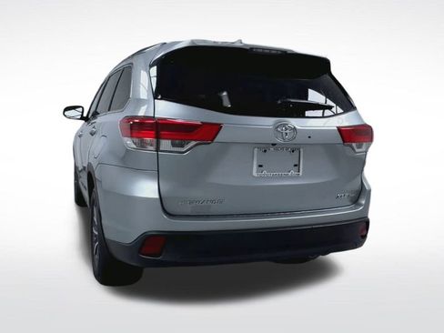 Used 2019 Toyota Highlander XLE AWD/4WD image 21