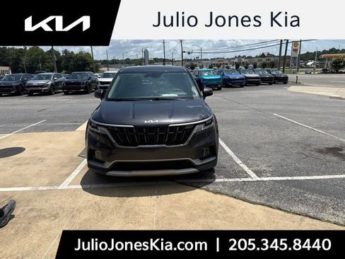 Used 2023 Kia Carnival LX FWD image 1
