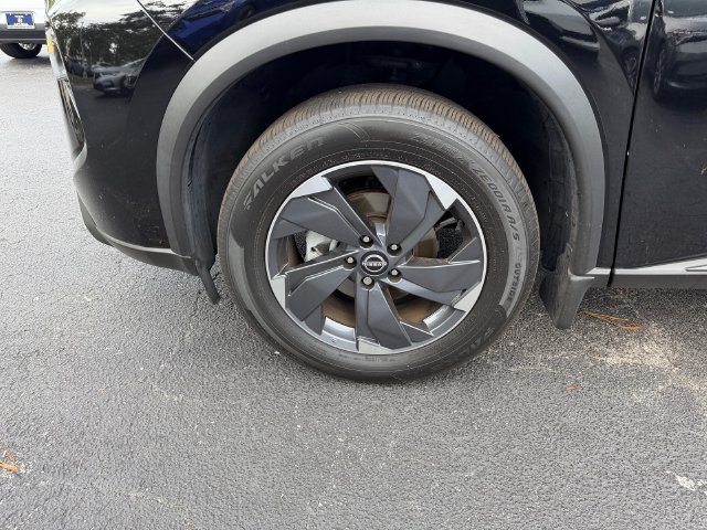 Used 2025 Nissan Rogue SV FWD image 9