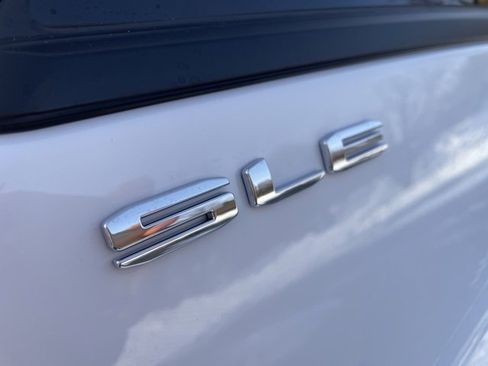 Used 2024 GMC Terrain SLE w/ Driver Convenience Package image 38