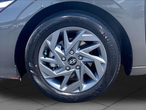 Used 2024 Hyundai Elantra SEL FWD image 11
