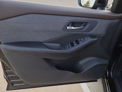 Certified 2023 Nissan Rogue SV FWD image 18