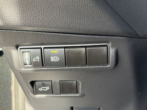 Used 2025 Toyota Corolla Cross XLE w/ Convenience Package FWD image 19