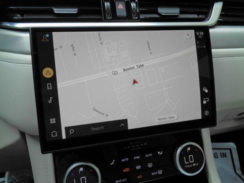 Used 2024 Jaguar F-PACE R-Dynamic S AWD/4WD image 12
