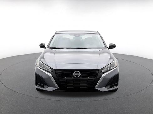 Used 2025 Nissan Altima 2.5 SV FWD image 2