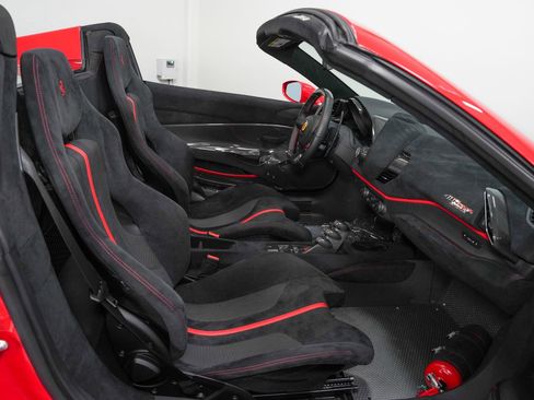 Used 2020 Ferrari 488 Pista Spider image 32