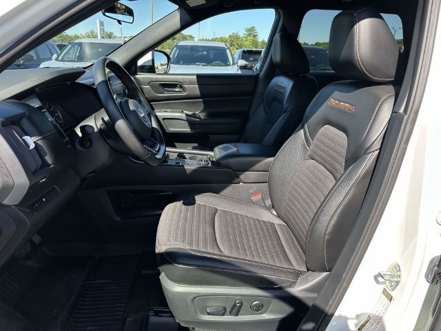Used 2024 Nissan Pathfinder Rock Creek AWD/4WD image 15