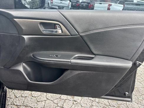 Used 2017 Honda Accord Sport image 13